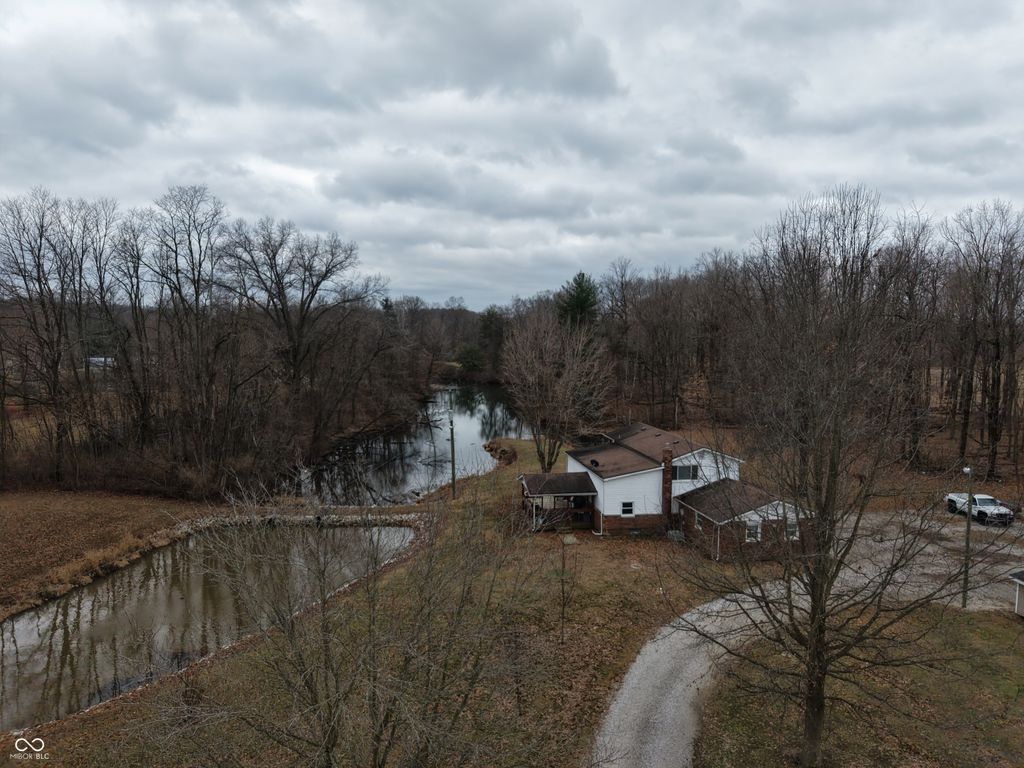 11865 E Davis Avenue, Brazil, IN 47834