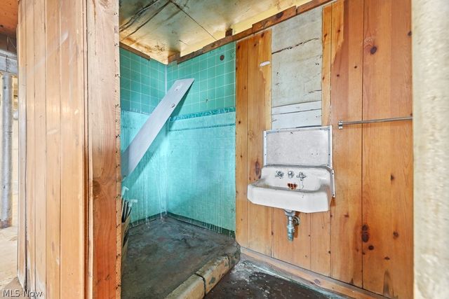 1073 Parkside Drive, Alliance, OH 44601