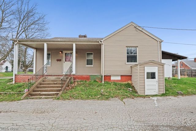 1073 Parkside Drive, Alliance, OH 44601