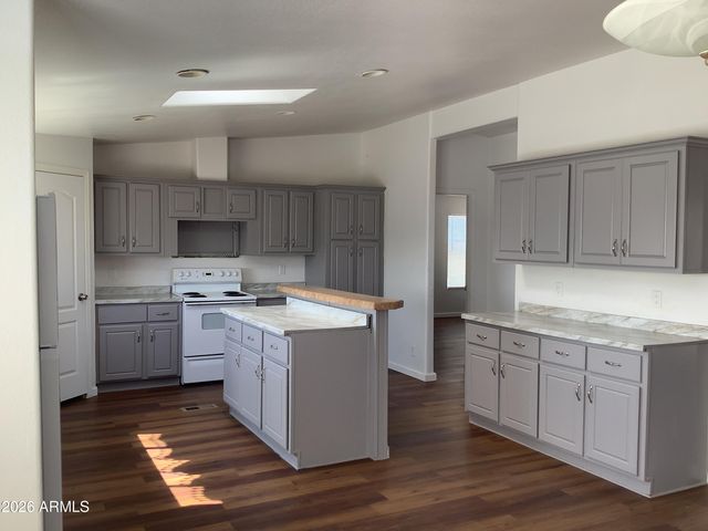 25317 W Talking Wind Trail, Willcox, AZ 85643