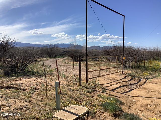 25317 W Talking Wind Trail, Willcox, AZ 85643