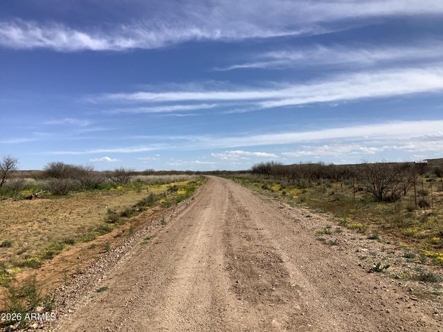 25317 W Talking Wind Trail, Willcox, AZ 85643