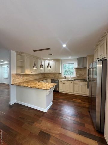 26 Radio Avenue, Miller Place, NY 11764