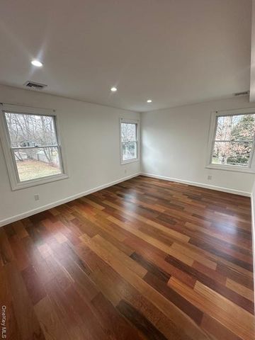 26 Radio Avenue, Miller Place, NY 11764