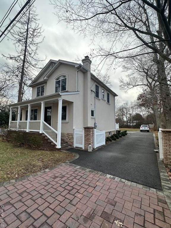 26 Radio Avenue, Miller Place, NY 11764