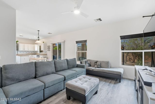 892 W Calle Valenciana, Sahuarita, AZ 85629