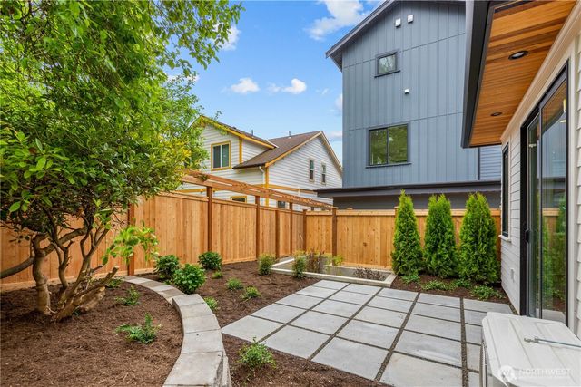 6834 47th Avenue NE, Seattle, WA 98115