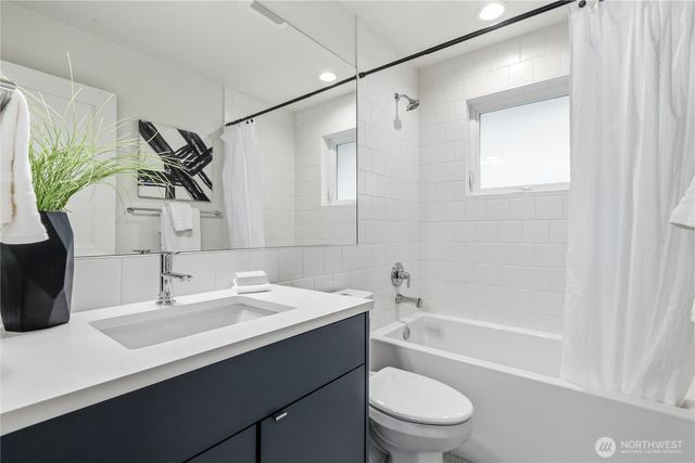 6834 47th Avenue NE, Seattle, WA 98115