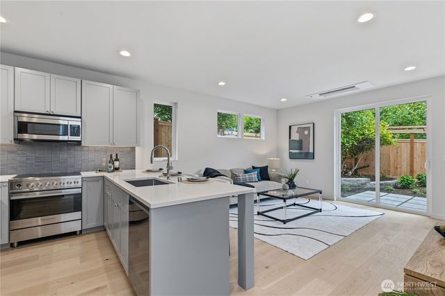 6834 47th Avenue NE, Seattle, WA 98115