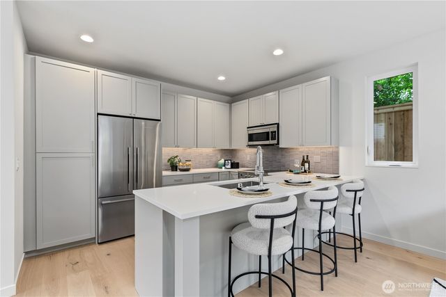 6834 47th Avenue NE, Seattle, WA 98115