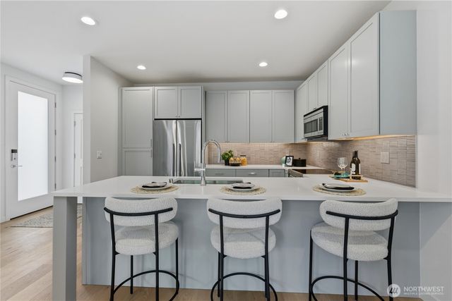 6834 47th Avenue NE, Seattle, WA 98115