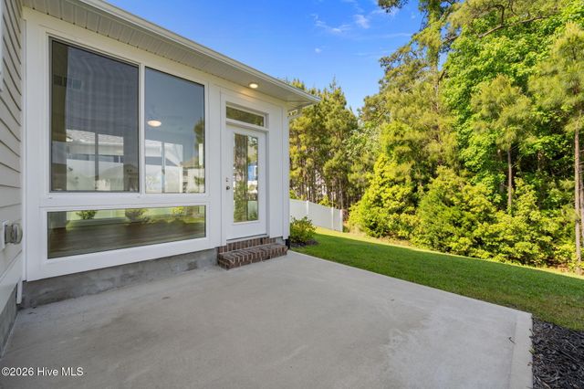 559 Moss Lake Lane, Holly Ridge, NC 28445