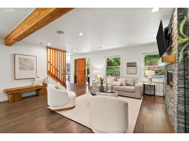 12119 Se HENDERSON Dr, Portland, OR 97266