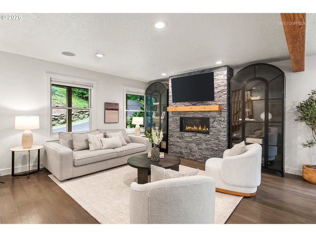 12119 Se HENDERSON Dr, Portland, OR 97266
