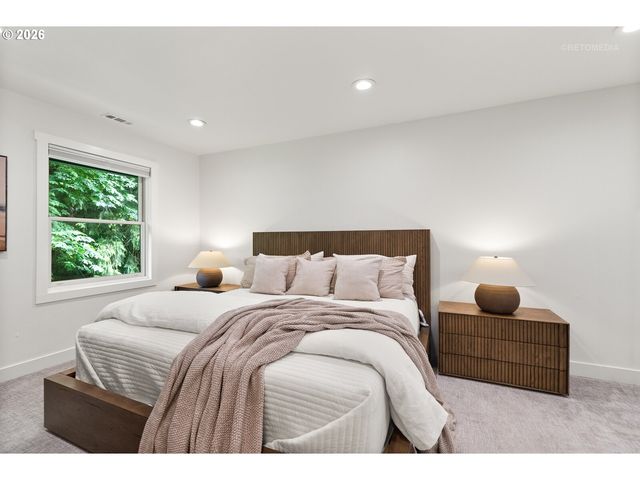 12119 Se HENDERSON Dr, Portland, OR 97266