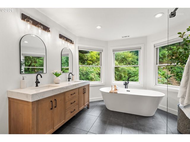 12119 Se HENDERSON Dr, Portland, OR 97266