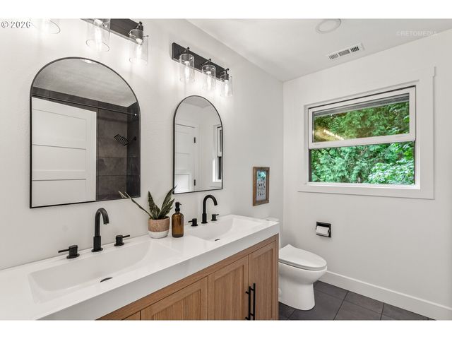 12119 Se HENDERSON Dr, Portland, OR 97266