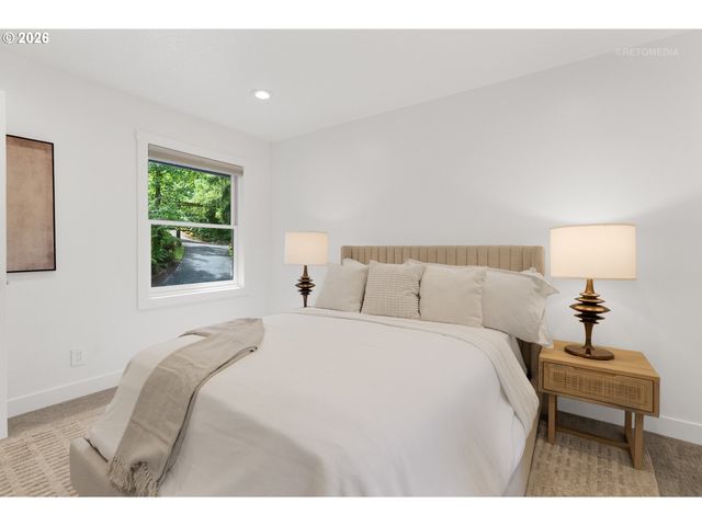 12119 Se HENDERSON Dr, Portland, OR 97266