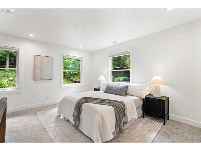 12119 Se HENDERSON Dr, Portland, OR 97266