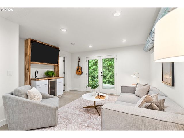 12119 Se HENDERSON Dr, Portland, OR 97266