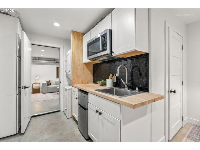 12119 Se HENDERSON Dr, Portland, OR 97266