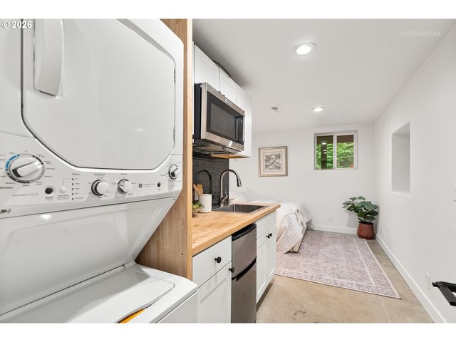 12119 Se HENDERSON Dr, Portland, OR 97266