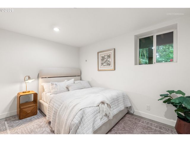 12119 Se HENDERSON Dr, Portland, OR 97266