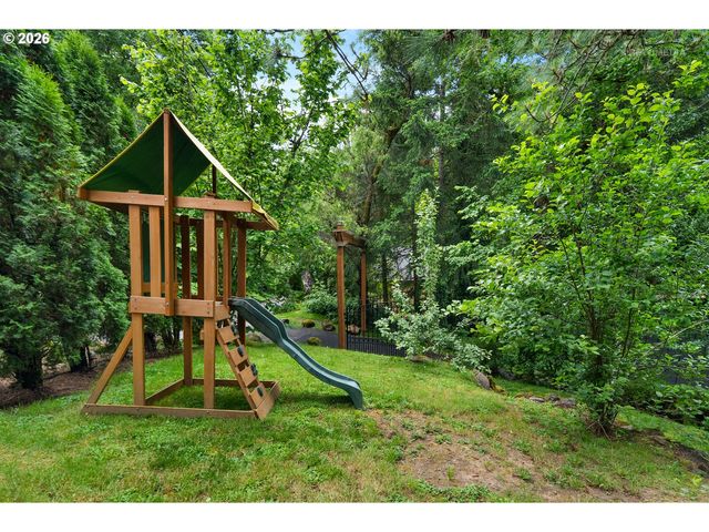 12119 Se HENDERSON Dr, Portland, OR 97266