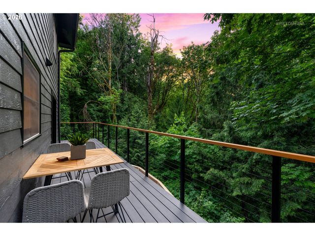 12119 Se HENDERSON Dr, Portland, OR 97266