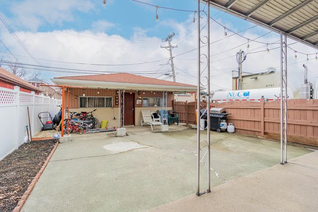 2535 Oak Park Avenue, Berwyn, IL 60402