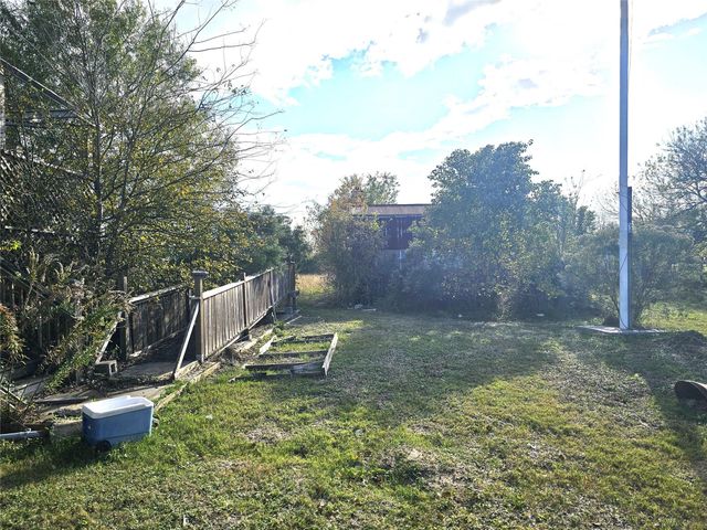 1616 Avenue R, Dickinson, TX 77539