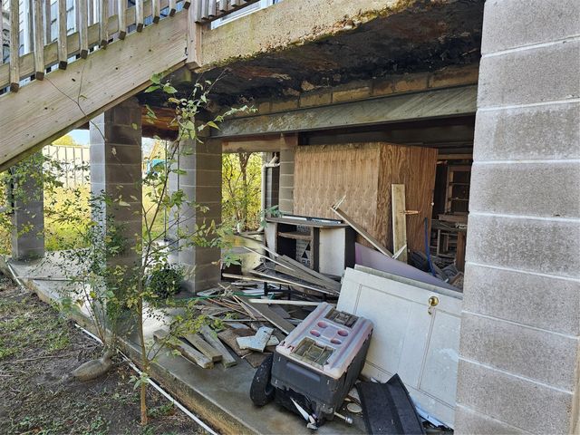 1616 Avenue R, Dickinson, TX 77539