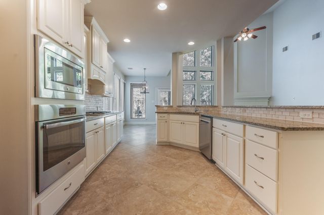 118 N Greatwood Glen Place, Montgomery, TX 77316