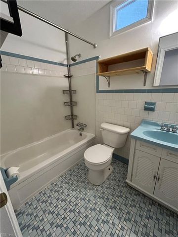 303 Hunts Neck RD, Poquoson, VA 23662