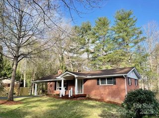 19 Robert E Lee Drive, Flat Rock, NC 28731