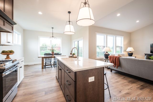 594 Sun Vale Lane, Grandville, MI 49418