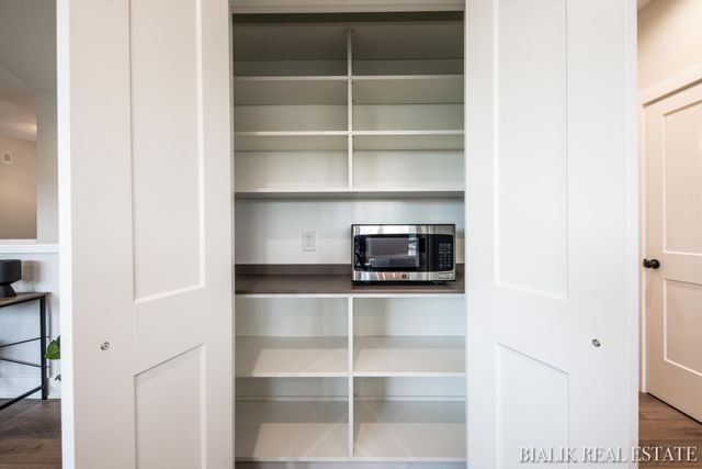 594 Sun Vale Lane, Grandville, MI 49418