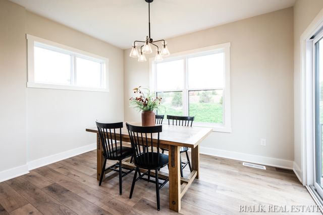 594 Sun Vale Lane, Grandville, MI 49418