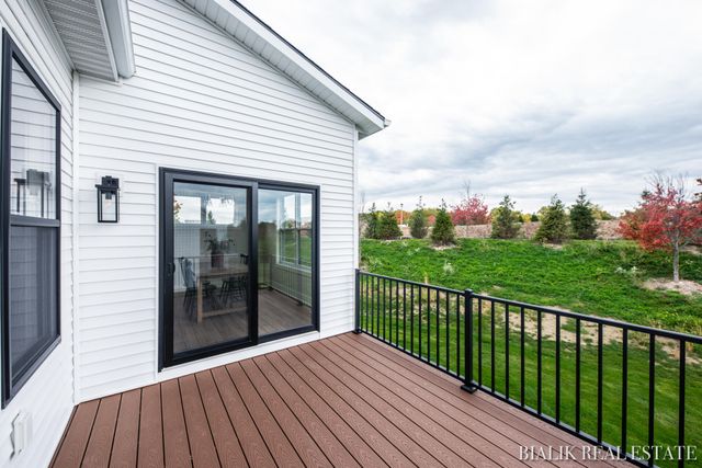 594 Sun Vale Lane, Grandville, MI 49418