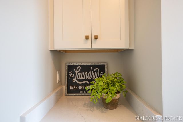 594 Sun Vale Lane, Grandville, MI 49418