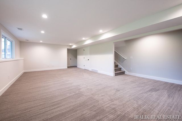 594 Sun Vale Lane, Grandville, MI 49418