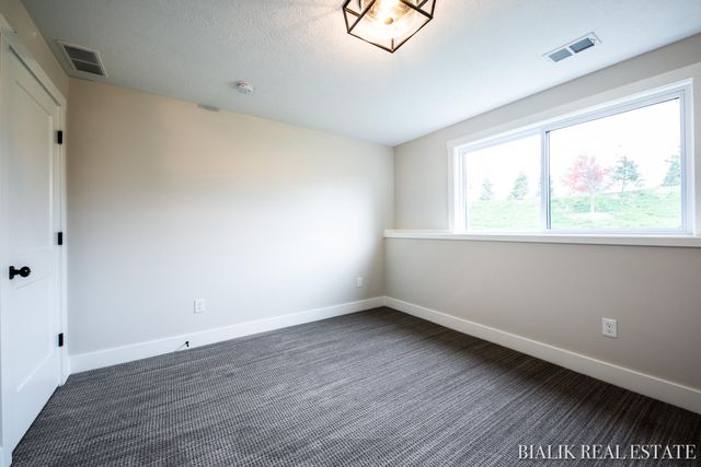 594 Sun Vale Lane, Grandville, MI 49418