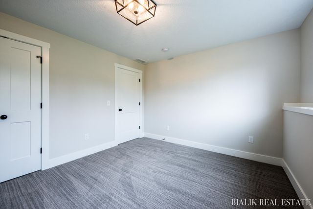 594 Sun Vale Lane, Grandville, MI 49418