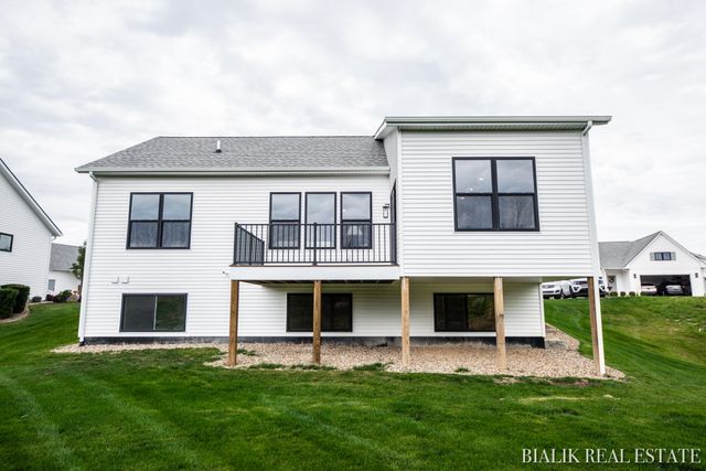 594 Sun Vale Lane, Grandville, MI 49418