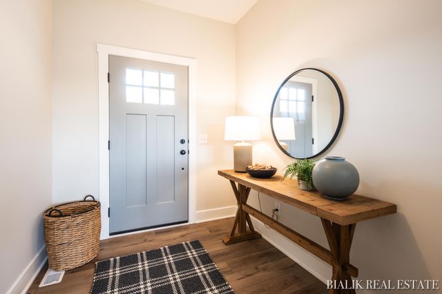 594 Sun Vale Lane, Grandville, MI 49418