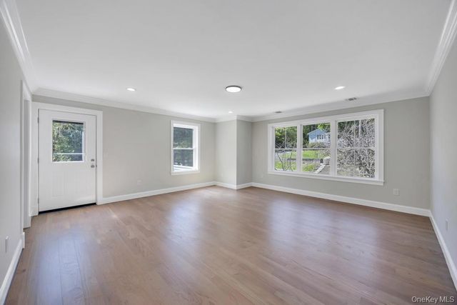 44 Elder Avenue, Farmingville, NY 11738