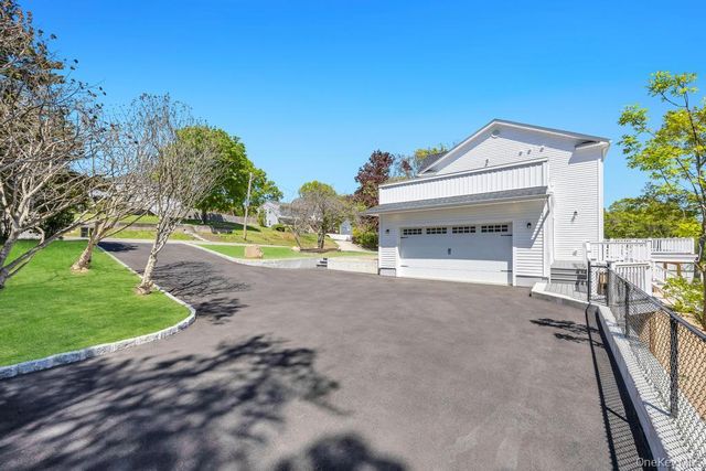 44 Elder Avenue, Farmingville, NY 11738