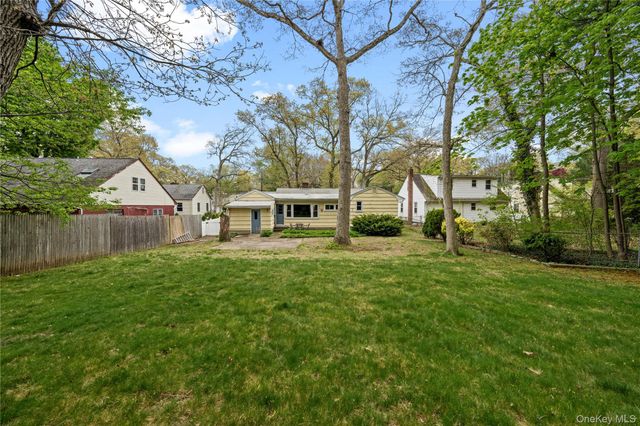 8 Birch Drive, South Huntington, NY 11746