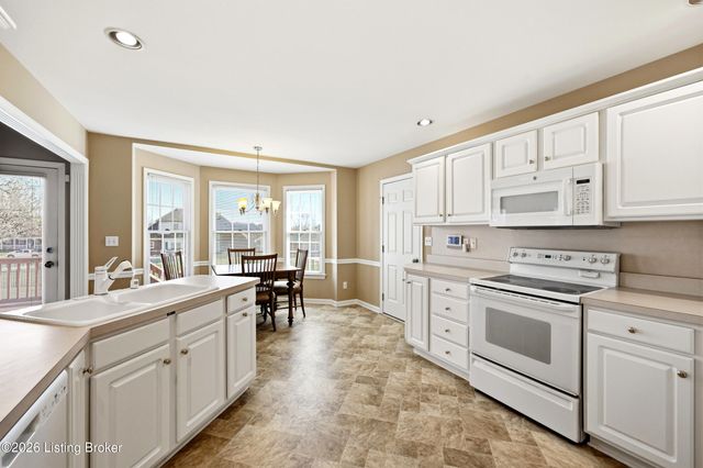 4232 Stilger Cir, Jeffersontown, KY 40299