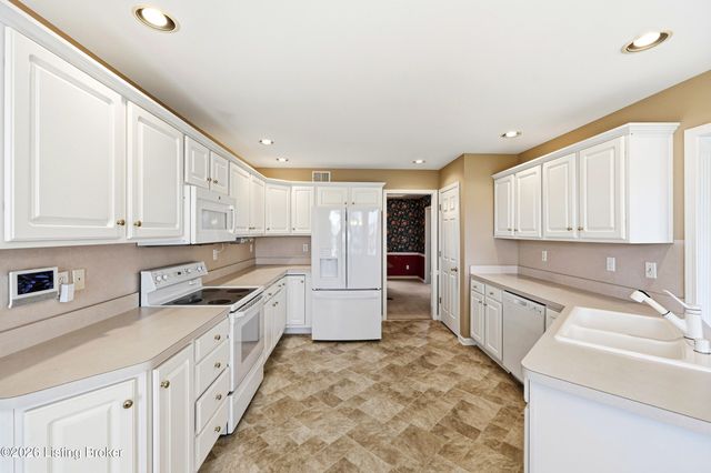 4232 Stilger Cir, Jeffersontown, KY 40299